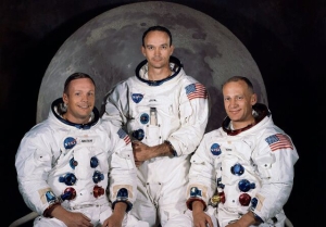 Американский космический корабль «Аполлон-11» совершил первую в истории посадку на Луну