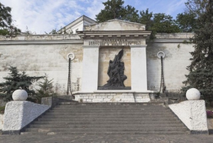 Началось Севастопольское восстание во главе с лейтенантом Шмидтом