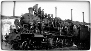 Первый паровоз М типа 2-4-0, построенный заводом «Красный путиловец», вышел на пути