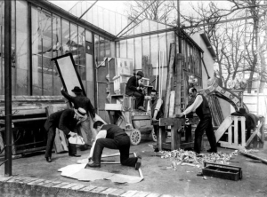 Завершение строительства первой киностудии «Чёрная Мария»