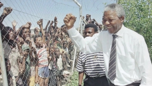 Освобождён Нельсон Мандела после 27 лет заключения