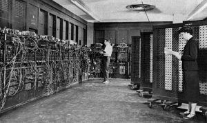Демонстрация первого электронного компьютера ENIAC