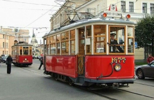 Первый выпуск новых трамваев на заводе «Красный путиловец»