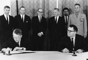 Вступает в силу Договор о нераспространении ядерного оружия