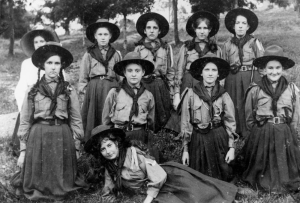 В Соединённых Штатах Америки основано движение «The Girl Guides» (впоследствии названное скаутским)