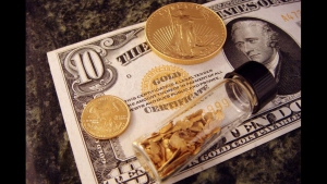 В соответствии с Законом о золотом стандарте в США бумажные и металлические деньги обеспечиваются золотом