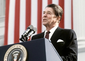 Президент США Рональд Рейган впервые выступил с инициативой разработки СОИ