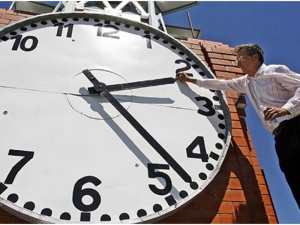 В СССР впервые введено летнее время