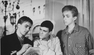 На экраны вышел фильм Георгия Данелии «Я шагаю по Москве»