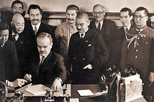 Подписание советско-японского Пакта о ненападении