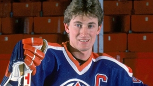 Канадский хоккеист Уэйн Гретцки сыграл последний матч в профессиональной карьере