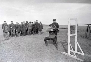 Декретом ВЦИК в России введено всеобщее военное обучение трудящихся