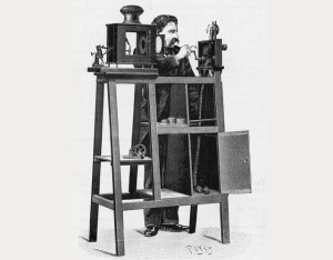 День рождения мирового кино - братья Люмьер запатентовали первую кинокамеру