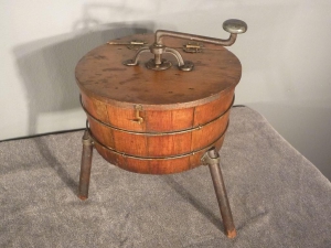 Ноа Кашинг из Квебека запатентовал одну из ранних стиральных машин