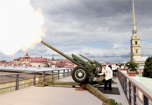 В Ленинграде возобновлена традиция полуденного выстрела