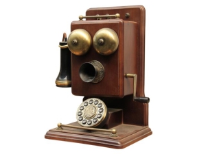 Александр Белл запатентовал изобретенный им телефонный аппарат