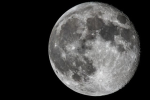 Первая фотосъёмка Луны