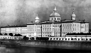 По приказу Екатерины II заложен Воспитательный дом «приема и призрения подкидышей и бесприютных детей»