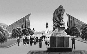 В Берлине торжественно открыт памятник-ансамбль воинам Советской Армии, павшим в боях с фашизмом