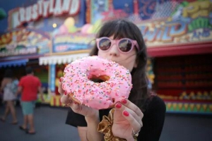 День ночного поедания пончиков