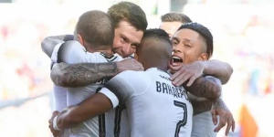 День глобально организованных объятий футболистов