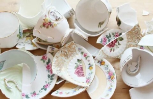 День битой посуды