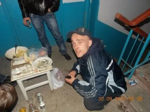 День выпивки с соседом на лестничной площадке