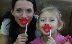 День улыбки незнакомым людям в баре