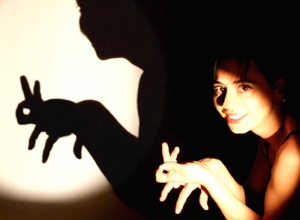 День теней на стене