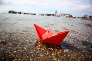 День бумажного кораблика