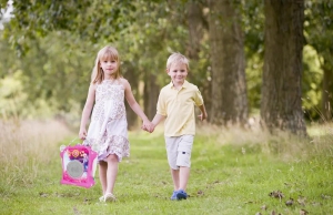 День прогулки за ручку