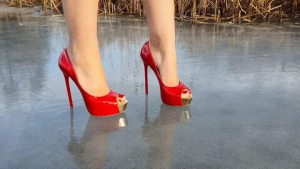 День хождения по льду на высоких каблуках