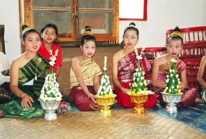 День свободного Лаоса / День Лао Иссара (Лаос)