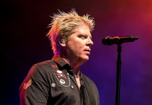 Декстер Холланд