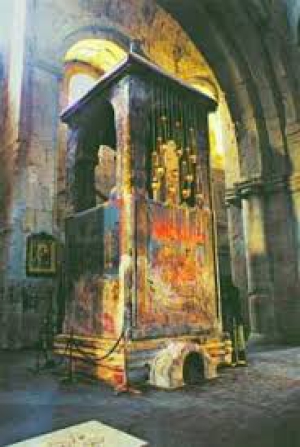 Празднование в честь Хитона Господня и Столпа Животворящего